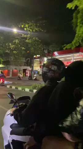 mangan buah nek ngisore lampu? #anjalutunglamongan #besmen⚔️ #anjalutungpusat #anjalutungsby 