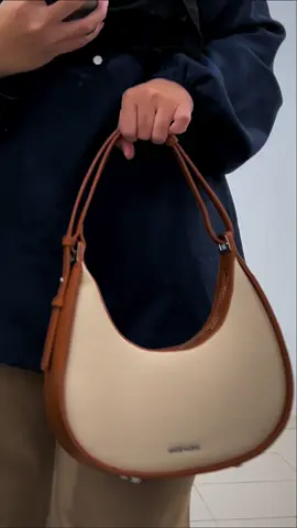 Our Polo Hill Ladies Petite Caddie Hobo Shoulder Bag code colour: Caramel Cream 🥰 Super pretty color ❤️ #polohill #hobobag #aesthetic #shoulderbag 