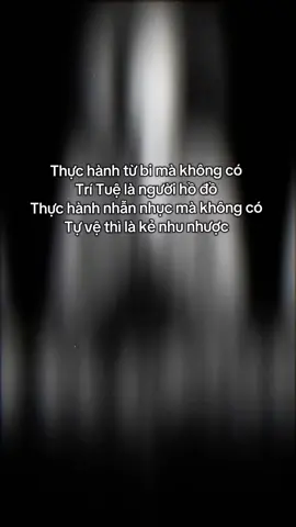 Có một vị vua đến hỏi Đức Phật, nếu thực hành theo hạnh từ bi không sát sinh của Ngài, vậy đối với những kẻ phạm tội, nhà vua có thể nghiêm trị hay không? khi đất nước bị xâm lăng, liệu có thể hô hào binh sĩ và nhân dân cầm vũ khí chiến đấu bảo vệ đất nước mình hay không? Nghe xong, Đức Phật liền kể cho vị vua nghe câu chuyện về một con rắn độc. “Trong một ngôi làng nọ, có một con rắn độc rất hung dữ. Nó đã cắn rất nhiều người và khiến họ phải mất mạng. Người trong làng vô cùng lo sợ, trẻ con cũng không dám chơi gần các gốc cây. Một hôm có vị tu sĩ đi đến ngôi làng và ngồi nghỉ dưới bóng mát của gốc cây, chợt con rắn độc bò ra định cắn vị tu sĩ. Thấy sắc mặt của vị tu sĩ vẫn thản nhiên không sợ hãi, nó rất kinh ngạc. Vị tu sĩ nói với nó rằng khi con cắn người và gây tổn thương cho họ, họ sẽ vô cùng đau đớn thậm chí là mất mạng. Rắn độc liền khởi tâm từ bi, từ đó nó quyết định sẽ không bao giờ hại người nữa. Khi thấy rắn độc không cắn người, người ở trong làng dần dần hết sợ. Họ bắt đầu trêu trọc nó, trẻ con dùng chân đạp lên đuôi, rồi ném đá khiến nó bị thương rất nặng. Nhưng dù vậy, nó vẫn không hề làm tổn thương ai và không hề muốn báo thù. Đói khát, và đau đớn khiến nó kiệt sức. Một ngày kia, vị tu sĩ nọ lại đến, thấy tình cảnh của con rắn, thầy rất đau lòng. Sau khi đắp thuốc chữa trị, vị tu sĩ mới hỏi tại sao con rắn lại lâm vào cảnh ngộ này. Rắn độc trả lời con đã lĩnh ngộ được lý đạo nên không cắn người. Vị tu sĩ mỉm cười và nói rằng ta bảo con kìm chế bản tính hung hăng nhưng con lại làm mất bản tính tự vệ của mình. Con không cắn người thì cũng phải thè lưỡi ra để mà dọa họ chứ”. Đức Phật nói tiếp với nhà vua: “Bất cứ một sự thái quá nào trong hành vi, dù đó là không sát sinh cũng đều biến thành bạo lực. Người phạm tội phải bị trừng phạt vì tội lỗi và ác nghiệp mà họ gây ra. Làm như vậy họ sẽ kiêng sợ mà không dám tái phạm. Nhưng, khi trừng phạt một ai đó tuyệt đối không được để thù riêng, hận cũ chi phối sự phán quyết của mình. Khi tà ác thắng thế thì nhân tính sẽ không tồn tại, hãy lấy cái thiện để thắng cái ác, hãy làm theo luật pháp, hãy làm theo ý kiến của quần thần, nhân dân và điều quan trọng là đều phải bắt nguồn từ tâm từ bi. Con hãy nhớ rằng tất cả đều phải bắt nguồn từ tâm từ bi“ #tutap #phatgiao #thichcamauniphat #niemphat 