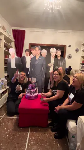 Tantissimi auguri al nostro dolcissimo JIMIN dalle NoonArmyItaly!#bts #noonarmyitaly #jimin #happybirthday #mochi 