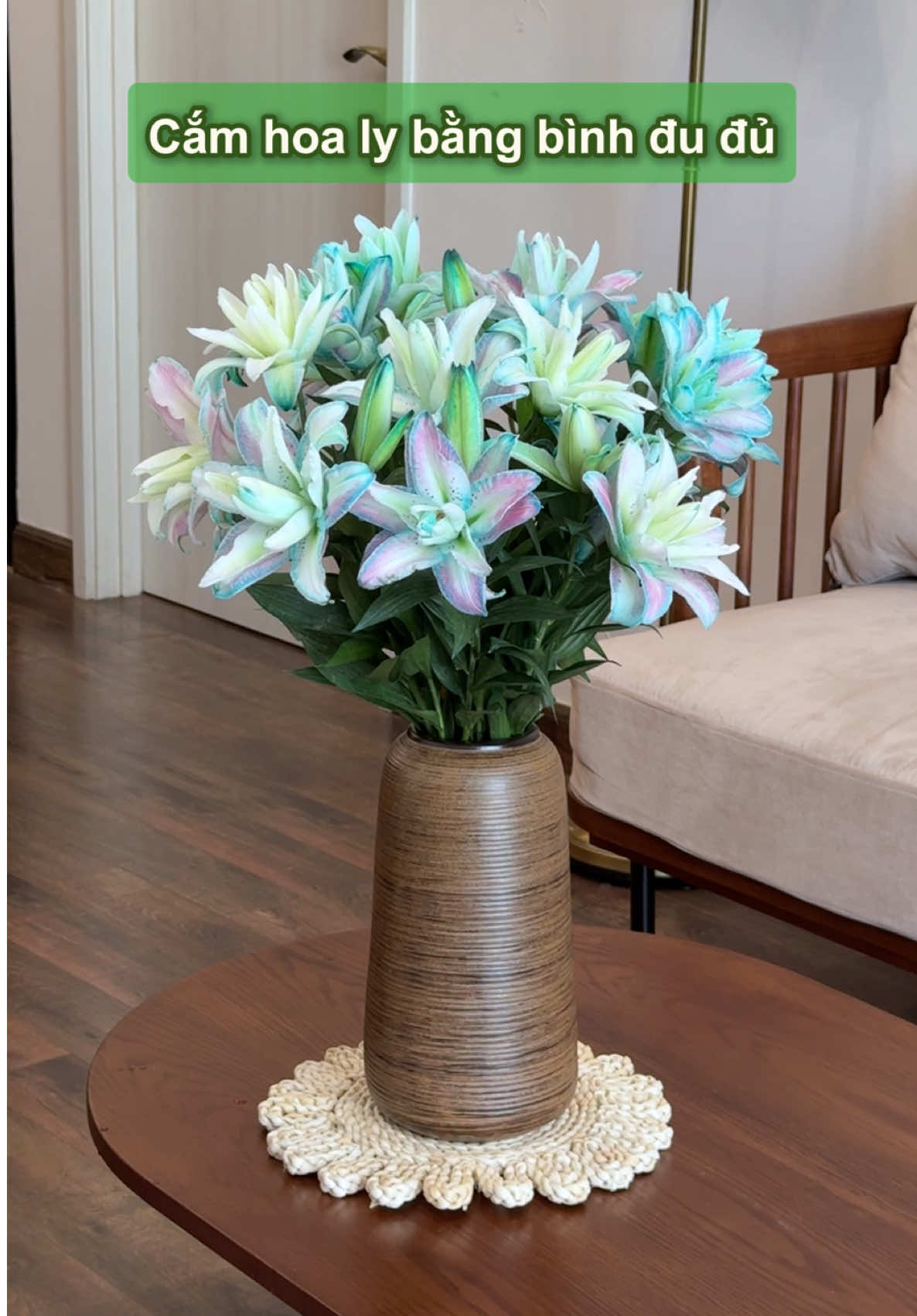 Chiếc bình gốm quốc dân cắm hoa dịp cuối năm cho các nàng nào mê hoa ly, lay ơn, dơn lúa, tuyết mai #tiệmcủanhàgờ #cắmhoa #bìnhhoa #bìnhgốm #gốmbáttràng 