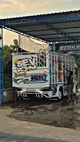 #trukngawicomunity #trukindonesia🇲🇨 #truk #trukoleng #trukmaniaindonesia 