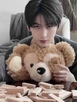 We don't know what life will be like in the future, I hope we stay forever as idols and fans🫶🏻💗✨#zhanglinghe #chineseboy #chineseactor #chinesedrama #edits #4u #fyp #foryou 