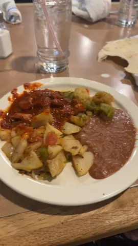 Neta que me quede en shock 😮. Toda la comida estilo Chihuahua en un solo lugar. Les doy un 1000 de 10! Mi lugar favorito. Fundome en Odessa. El restaurante no se como se llama pero esta riquisimo!!!! 