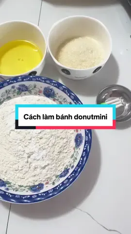 Công thức bánh donutmini 3 quả trứng,  3 ống vani , 120g đường, 250g bột mì số 8, 5g- 6g bột nở, 180 sữa tươi không đường, 75g dầu ăn #khoinghiep #donuts🍩 #donutmini #congthucbanhdonut#tiembanhnhami