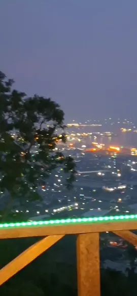 menikmati suasana kota bandar lampung dari ketinggian😊#tempatsantai #tempatnongkrong #bandarlampung #fypage #fyp 