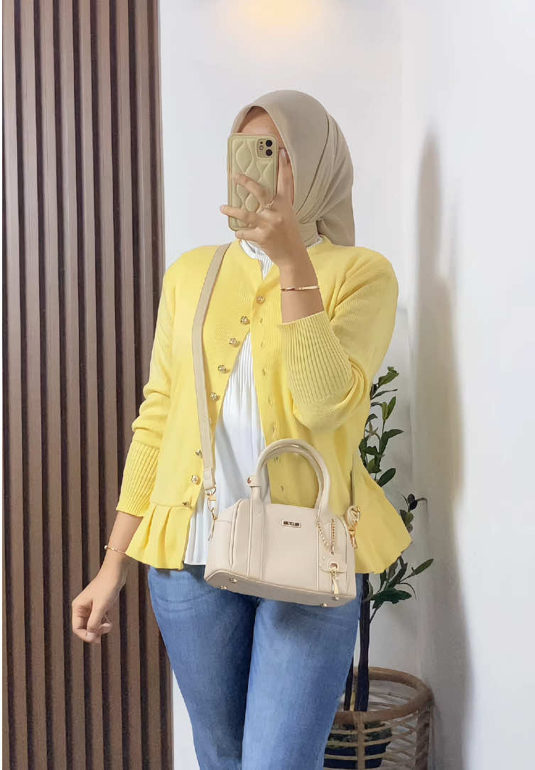 Cardigan dipaduin sama inner plisket cakep banget 🤏🏻 #inspirasioutfit #ootdfashion #OOTD #cardigan 