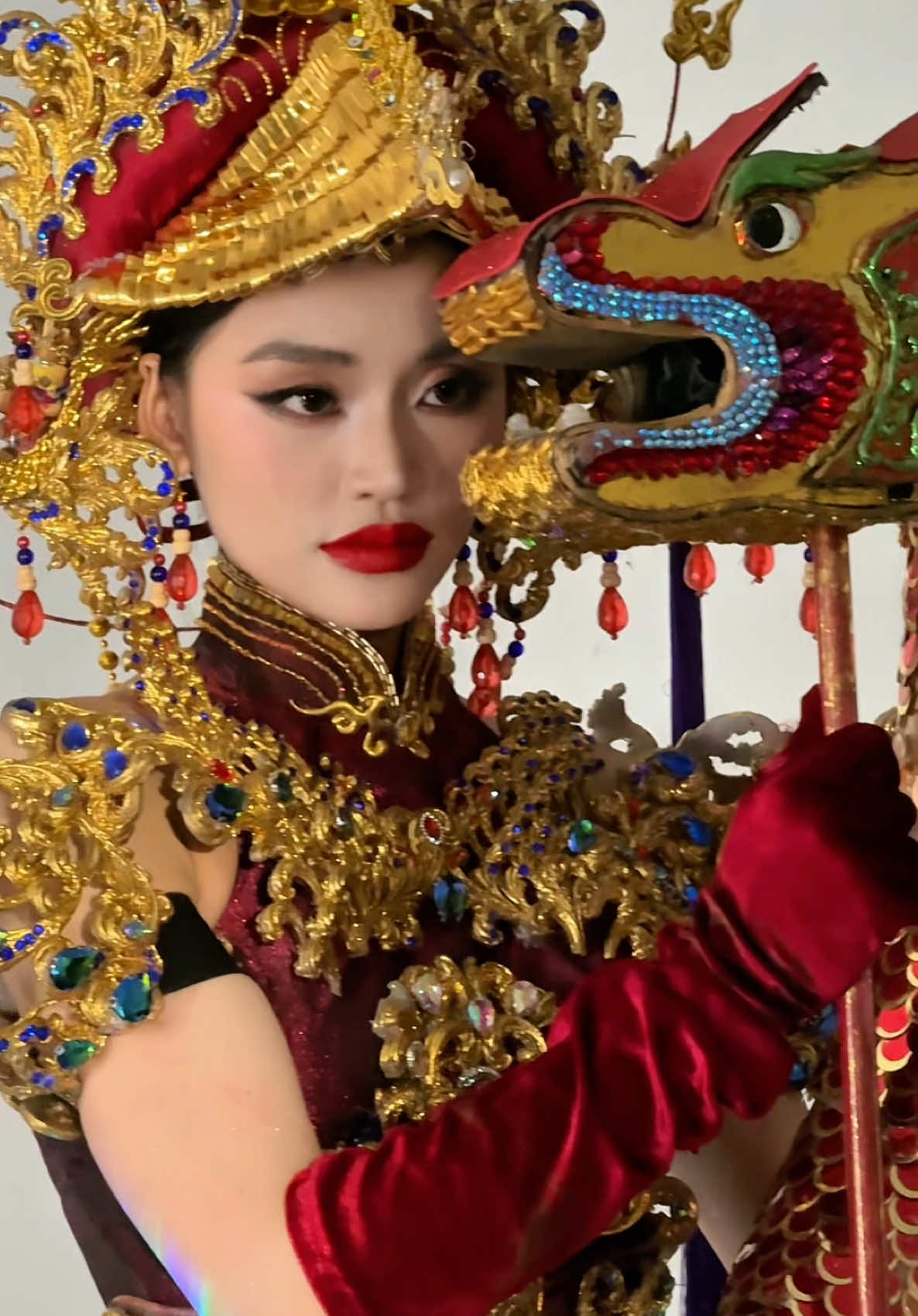 Cận cảnh trang phục THĂNG LONG HỘI mà Hoa hậu @Nguyễn Thị Yến Nhi sẽ trình diễn tại đêm thi National Costume tối nay 🇻🇳❤️ #NguyenThiYenNhi #MissGrandVietnam2025 #MissGrandInternational #tiktokgiaitri 