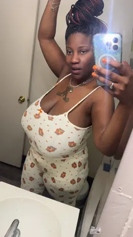 Shiddd me 💋#fyp #finew5 #content #me #fall 