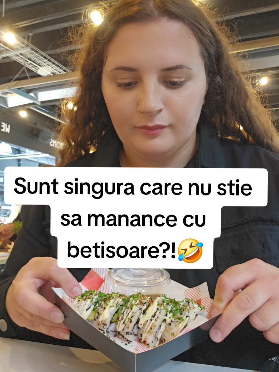 Am vrut sa nu il mai postez acest clip insa mi s-a părut atat de amuzant încât nu am putut! #funy_video #traing_sushi_for_the_first_time #sushi #😁😁😁amuzant😆 #mariapaulet 