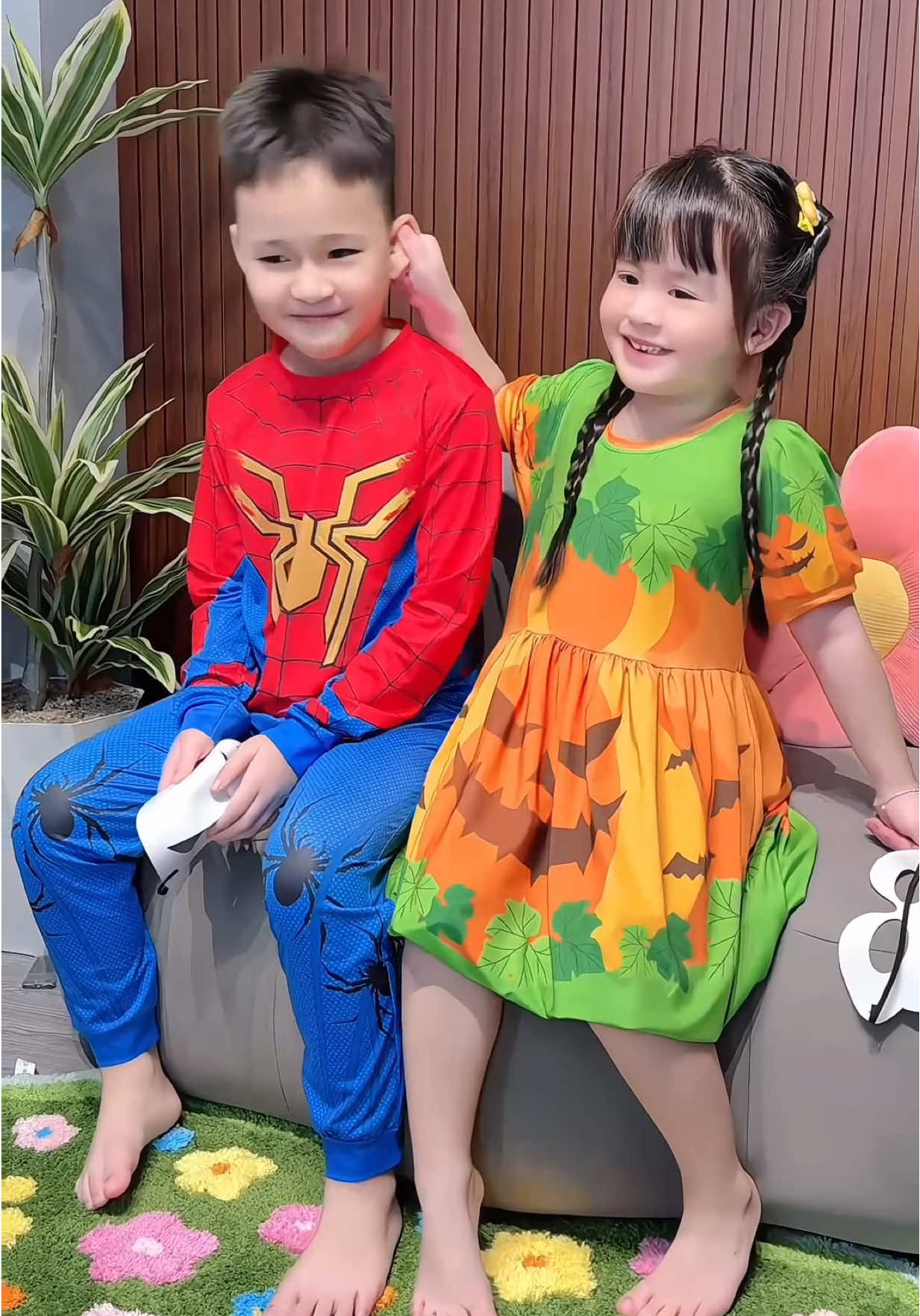 Mua đồ đi chơi halloween cho con thui ba mẹ ơi  #tientocdep #babylovego  #mebimsua  #docuabe #halloween 