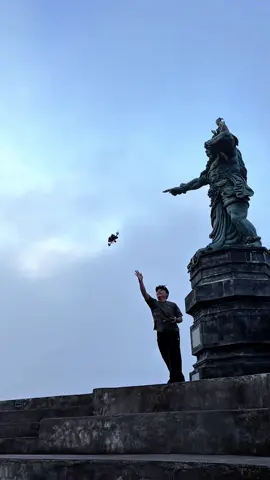 Lempar dan melampaui batas😂