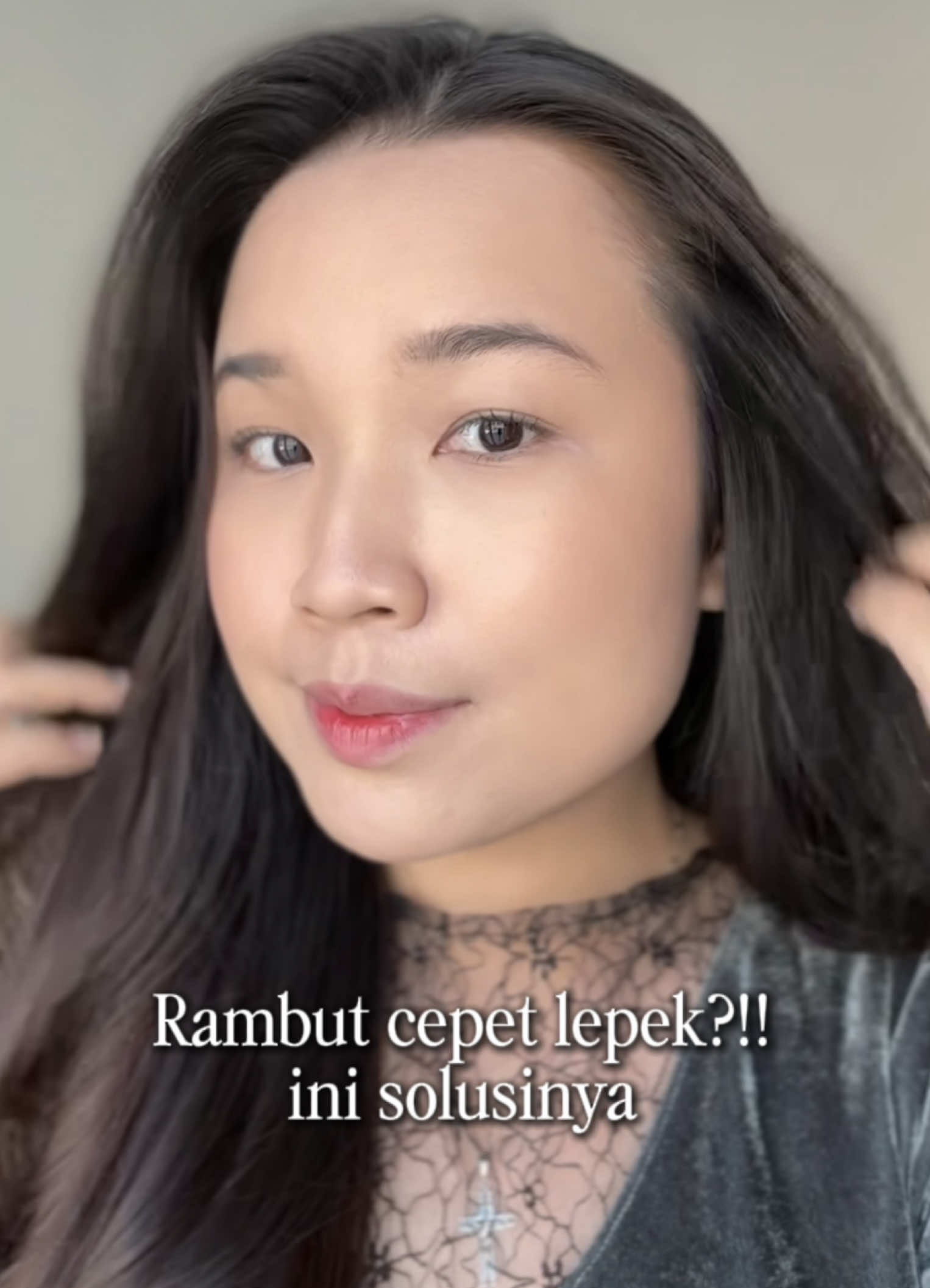 keramas doang ga cukup! pilih shampoo yg cocok juga penting, apalagi buat rambut lepek #Akarayu #AkarayuMu #SehatDariAkar 