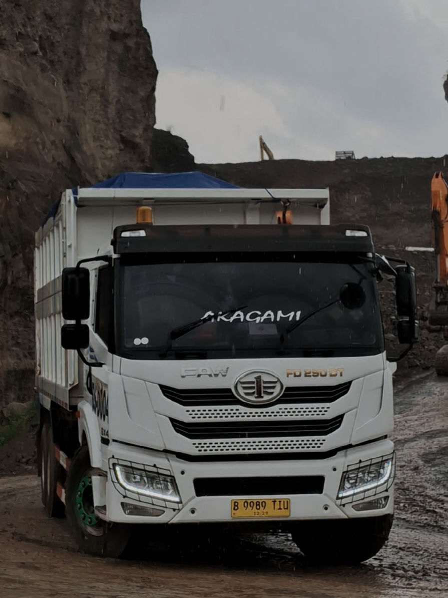 Salfok sama wiper , bisa pas gitu sama soundnya. 😄 #kalialang #driverindonesia🇮🇩 #trukmaniaindonesia #masukberanda #faw 
