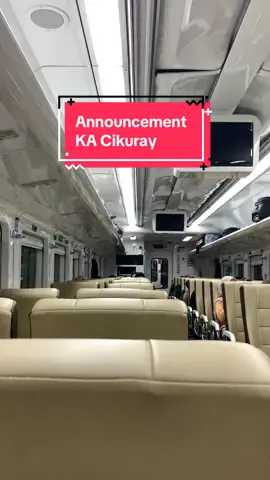 Announcement di Kereta Api Cikuray sesaat setelah berangkat dari Stasiun Pasarsenen. KA Cikuray ini merupakan kereta api termurah di lintas Jakarta - Garut.  Siapa disini yang sering naik kereta ini? 🙌🏻 . #kai121 #keretaapi #kacikuray #jakarta #garut 