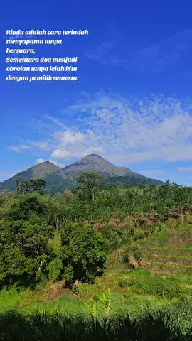 Seperti gunung yg menitipkan rindu pada awan, entah untuk siapa, hingga awan memudar, dan hilang #fyp #penanggungan1653mdpl #awan #rindu #fypシ゚  @info.seputartrawas @mojokertojalanjalan 