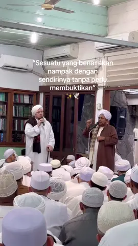 Sungguh Nikmat dan Keberuntungan  yang tiada tara bisa berada satu majlis bersama beliau  semoga حتى الجنة bisa berkumpul lagi Ya Allah Aminn Ya Allah😭😭 #haulsolo2025 