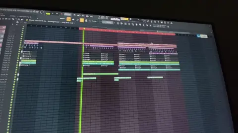 Có phải điều em mong muốn là anh phải đi khỏi đây... #tvs #viral 
