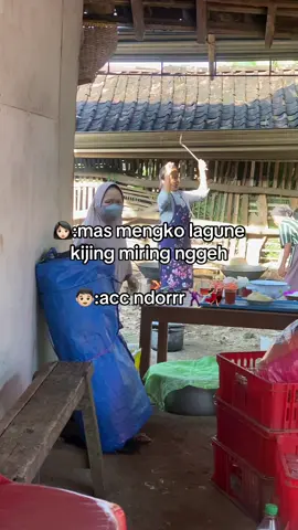 wong tuwek nggo dolanan #karangtaruna #karangtarunaindonesia #bersihdusun #pracimantoro24jam #wonogiri24jam 