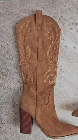 Obsessed 😍 #cowgirlboots #western boots #fallboots #tiktokshopcreatorpicks #deals4you 