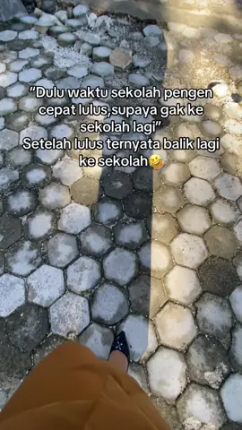 Definisi malas ke sekolah tapi saya gurunya🤦🏼‍♀️🤣 #guru #gurusmp #guruinformatika #gurumudaindonesia #fyp 