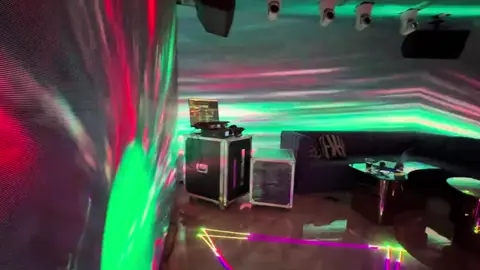 Mẫu phòng 6D nhỏ của nhà em 🥰🥰 liên hệ em để có phòng đẹp nhé cả nhà 🥰 #xuhuong #karaoketiktok #karaokecaugiay #karaoketrungquoc 