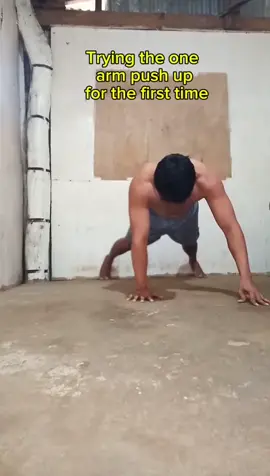 let me sit my stupid a** down 😞 kulang pa #pushup #onearmpushups #calisthenics 