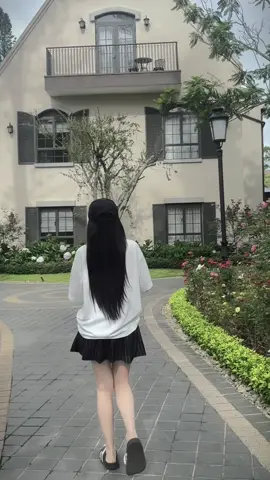 Vào một ngày đẹp trời nào đó,  Bạn sẽ quên được những điều đáng quên, gặp những người đáng gặp trên đời. Và có những người nhất định phải gặp để biết sau này không nên gặp lại. #tamtrang 