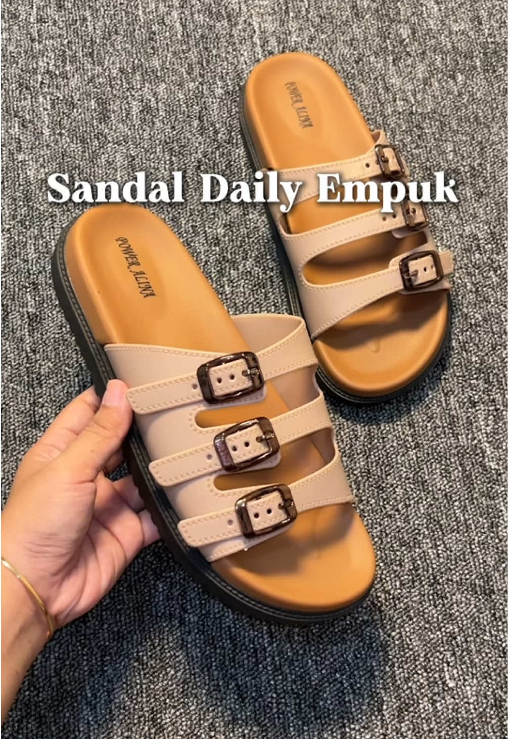 Super nyaman bgt di pakai daily✨#sandalwanita #sandalgesper #sandaldaily #sandalkaret #sandalempuk 