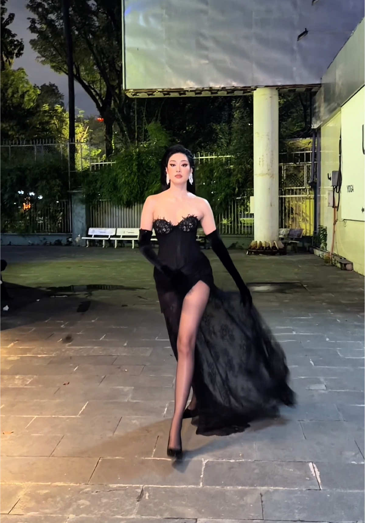 Vân walk vài đường ạ #khanhvan #catwalk #TikTokAwardsVN #tiktokgiaitri #xuhuong  