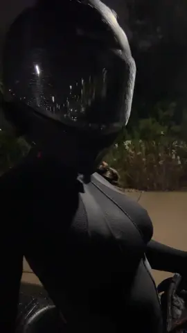 you again? 😏 #bikergirl #biketok #BookTok #fyp 