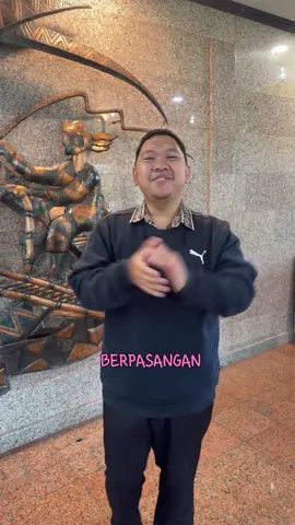 Kalau tepuk Sakinah udah biasa… 👏 Tapi kalau tepuk Sakinah bareng Gubernur BI — LUAR BIASA!! 🔥💸 Ayo merapat ke ISEF 2025 📍 JIExpo Kemayoran, Jakarta 📅 8 – 12 Oktober 2025 Jangan lewatkan Opening, Talkshow, Pameran & Closing-nya ✨ #SobatDigitalBI #ISEF2025 #PahamRupiah #CintaBanggaPahamRupiah #fyp #KolaborasiUntukBangsa #MusyawarahUntukSakinah #KebaikanUntukSemua