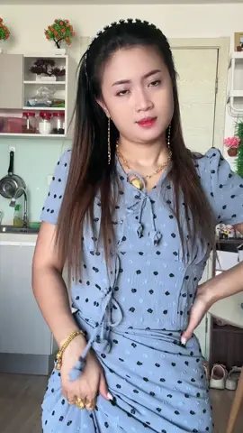 အရမ်းမချုပ်ချယ်ရဘူးနော်😜😜😜😜