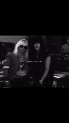 grab my hair next vince.. || #NIKKISIXX #VINCENEIL #motleycrue #glamrock #fyp 