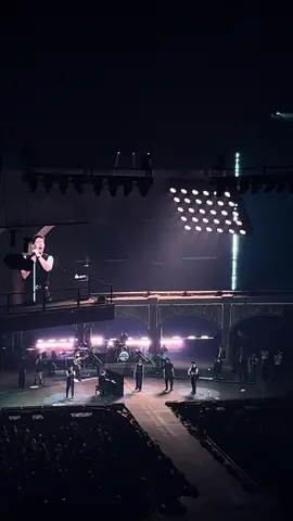 When you look me in the eyes #jonasbrothersconcert #Jonas20 
