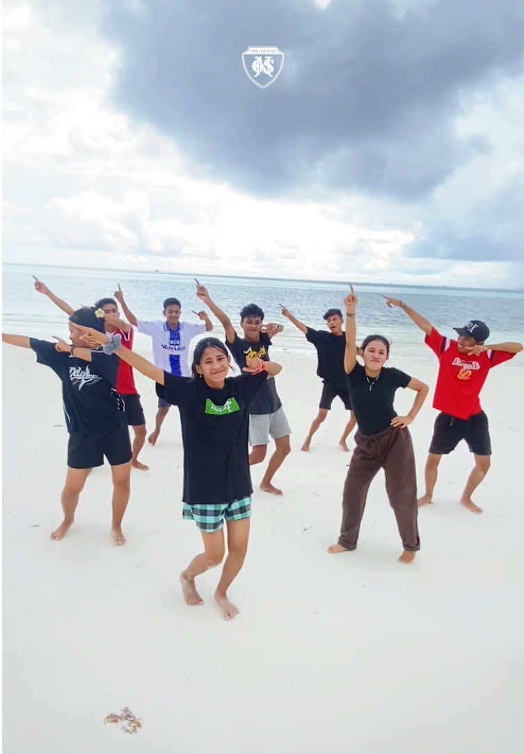 minang timur main yg terbaik // dc baru guys 🤗💃🏽🕺🏽 @Sofiwita #official_genas #2025 #nyongdaritimur #ngurbloatbeach #keiisland 