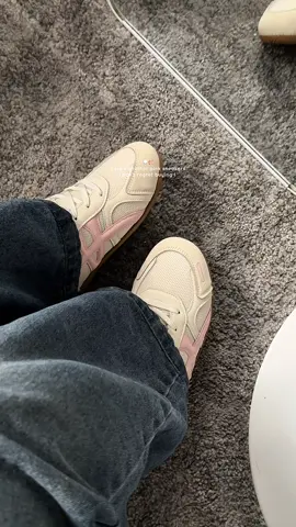 mia just dropped another shoes 🩰💫 #shoes #casualshoes #sneakers #womenshoes #fyp 