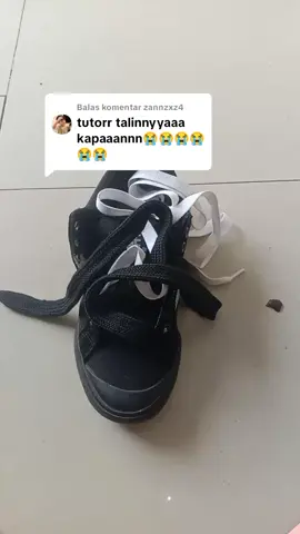 Membalas @zannzxz4ini yang minta tutor tali sepatu nya #fyp #EMOE #sepatusekolah #talisepatucatur 