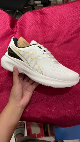 #sepaturunning #rekomendasisepaturunning #rekomendasisepatusneakers #sepatusneakers 