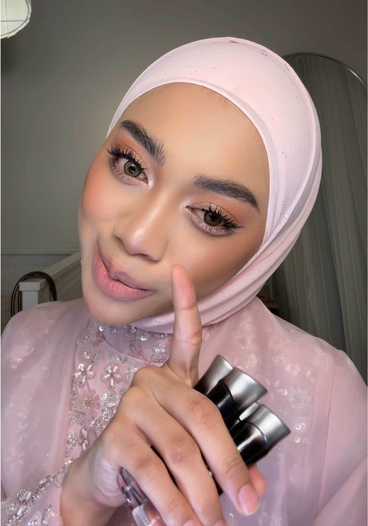 Now musim orang kawin , belajar lah makeup look yang lain sikit hehe yang penting lipgloss on top 💋