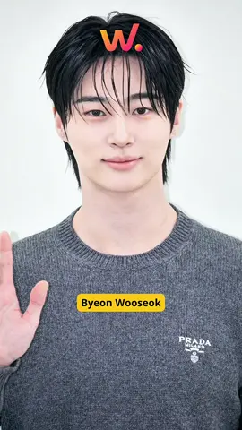 Byeon Wooseok di acara launching Prada Banana Lip Balm. Looks nya selalu seger kaya abis mandi yaa mas-mas ini💛 #Byeonwooseok #wkd_Byeonwooseok #wowkdramaid #wkd_reels