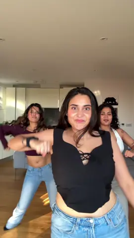 @Guru Randhawa has decided no rest for dancers this year 🤣  #panindia #gururandhawa #fyp #newsong #viral 