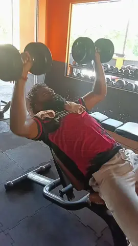 chest workout #tiktokmalaysia #fyppppppppppppppppppppppp #SahabatCoachAzroy #TeamWorkout @danishr25 