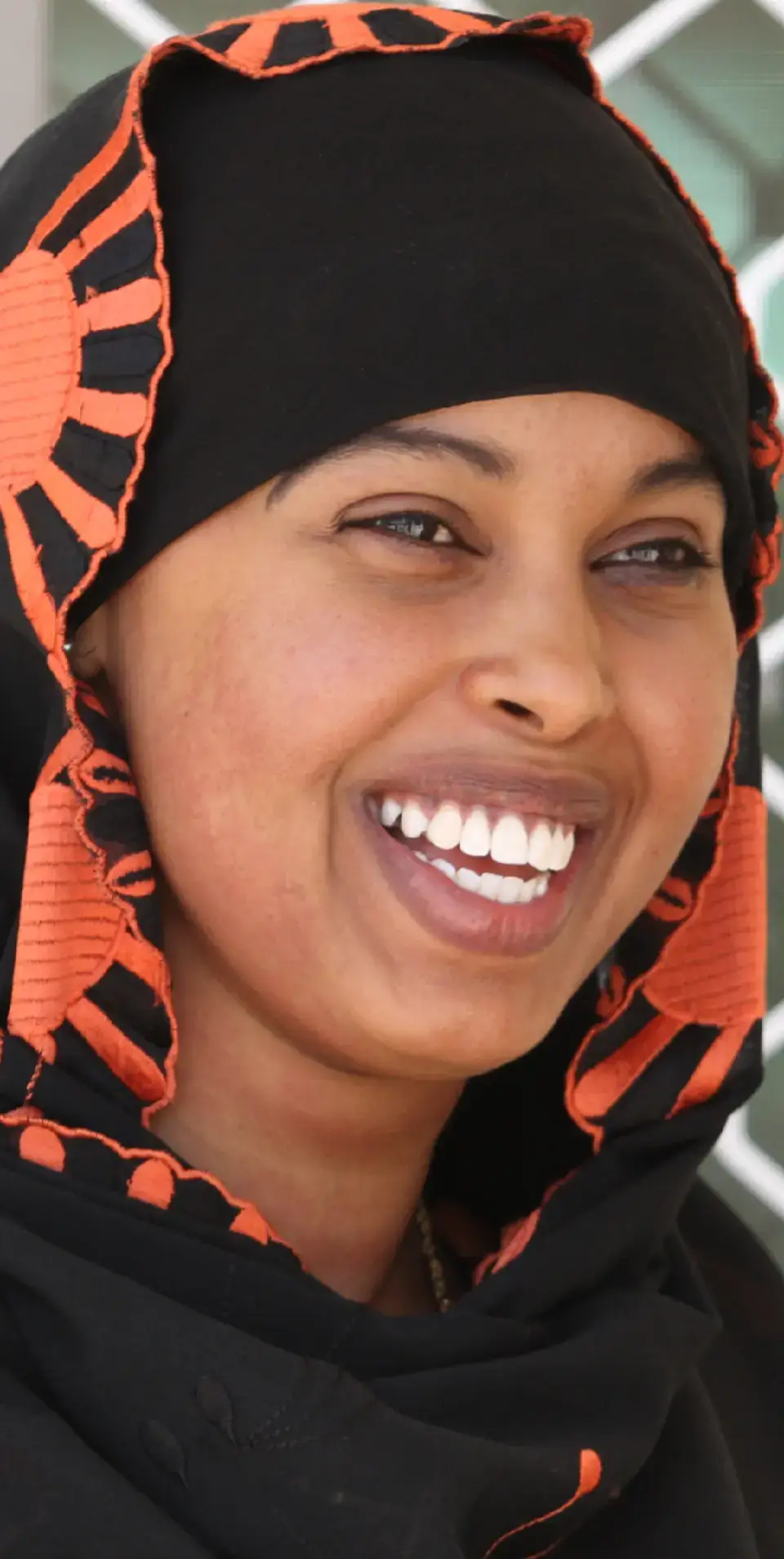 Sawirka koobaad waa Suleekha Ali Imaan.  Sawirka labaadna waa Cudbi Yousuf Ali.  Sawirka saddexaadna waa Kaltun. 