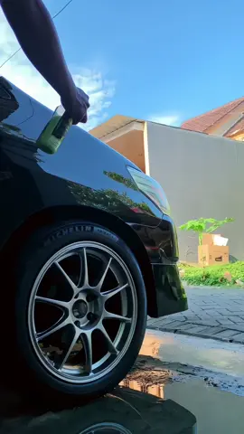 Ada yg lagi cari pengkilap body mobil dan juga pengkilap body motor ? Monsta shine produk dari @Kilap Premium  bisa menjadi pilihan buat kalian. Pengkilap instan dengan pengaplikasian yg mudah . Terbuat dari waterbased sehingga tidak lengket . #fyp #innova #pengkilapmotor #pengkilapmobil #pengkilapbodymotor 