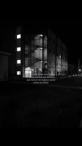 Las emociones guardadas de una uh otra forma saldrán. #fyppppppppppppppppppppppp #algoritmotiktok #blancoynegro #ponemeenparatitiktok #porfavortiktokponmenparati 