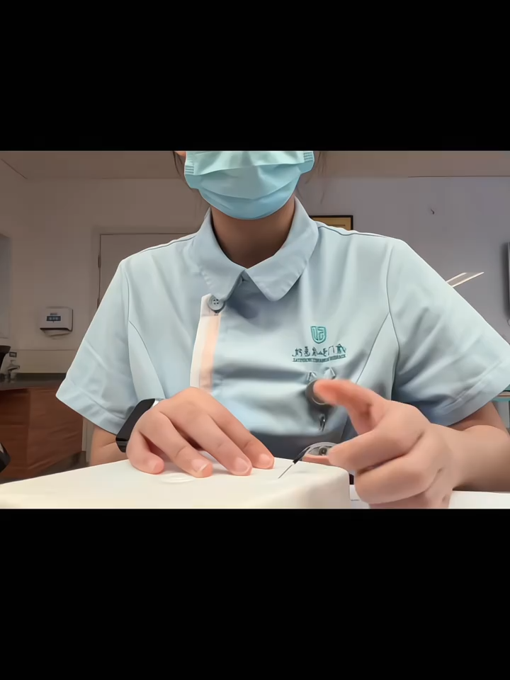 This is what 10,000 hours of practice looks like. My fingers remember every movement.  #MedicalSkills #NurseTikTok #FlyingNeedle 👉 Follow me for more information about hospitals and doctors!