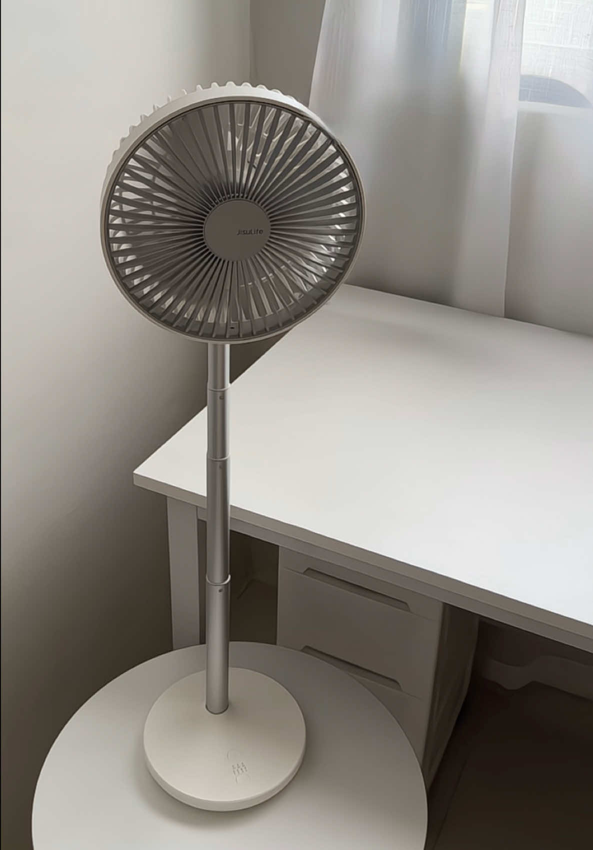 Replying to @Chai Baldomero Cool comfort that lasts all day — Jisulife Expandable Desk Fan with 28-hour battery life. Perfect for home, office, or travel. 💨 #deskfan #jisulife #tablefan #wirelessfan #rechargeablefan 