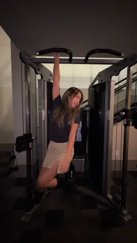 I thought I can’t do one arm hang at all #maui #trend #hang #gym #work 
