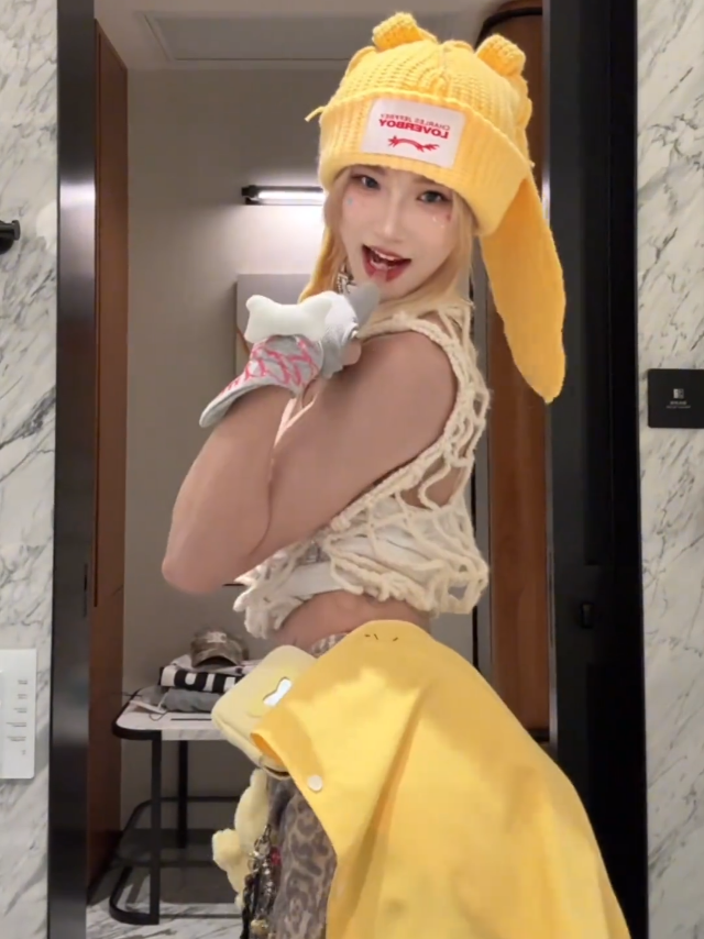 So proud of my baby, femboy Hu Yetao proving he will never hide for others 💪👑 a true queen  #huyetao #femboy #idol #cpop #kpop 